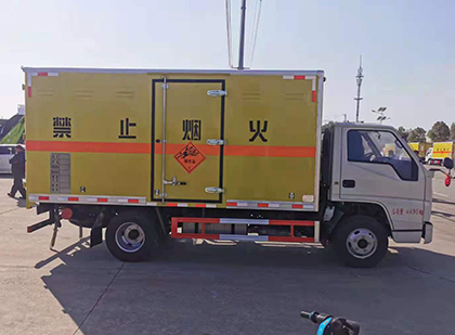 碑林爆破器材运输车技术升级与安全合规新趋势